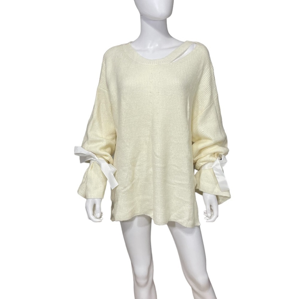 Blushing Heart Bell Sleeve Sweater
New - Picture 2 of 7
